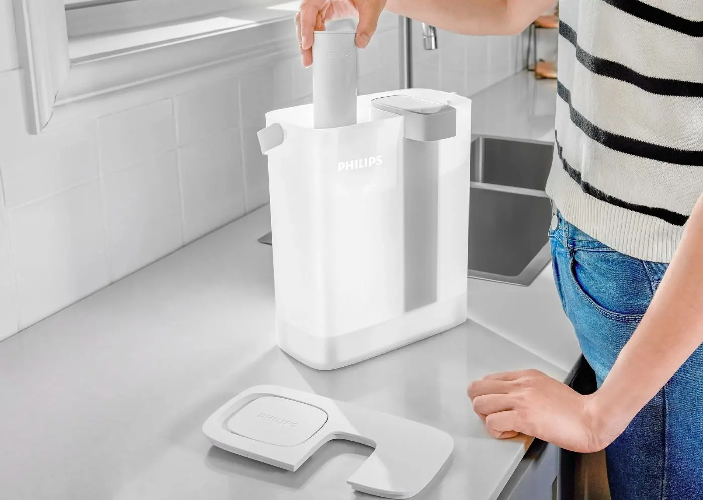 Philips instant spremnik za vodu s filterom AWP2980