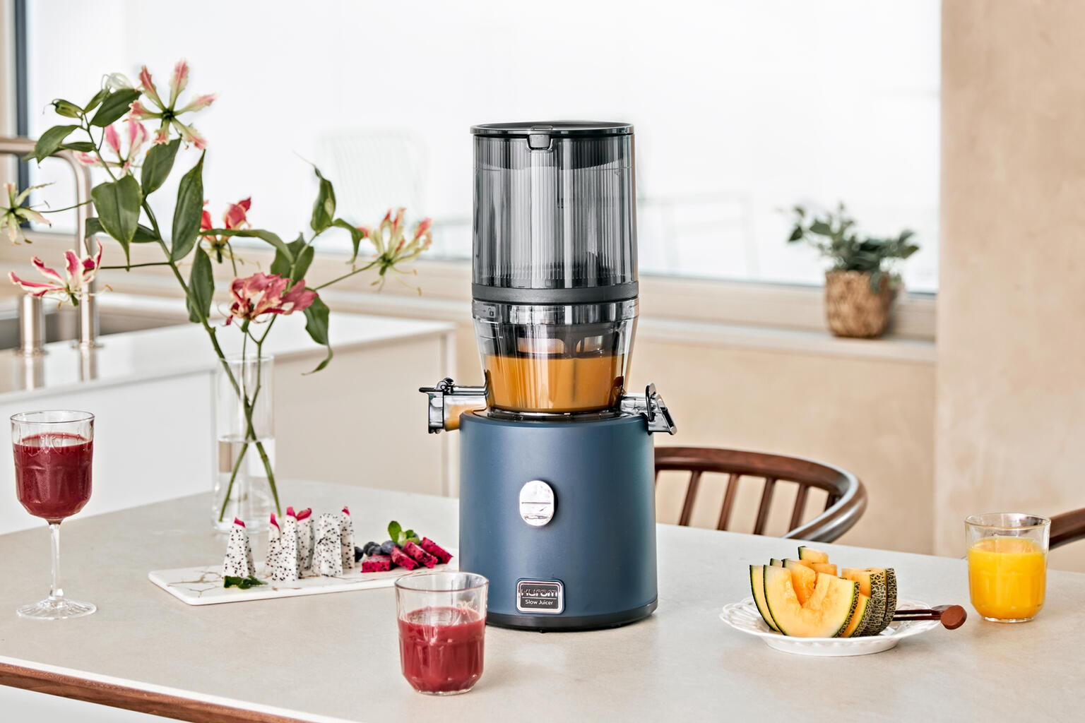 Sokovnik HUROM H330P-BES01DB mat plavi - hladno prešanje